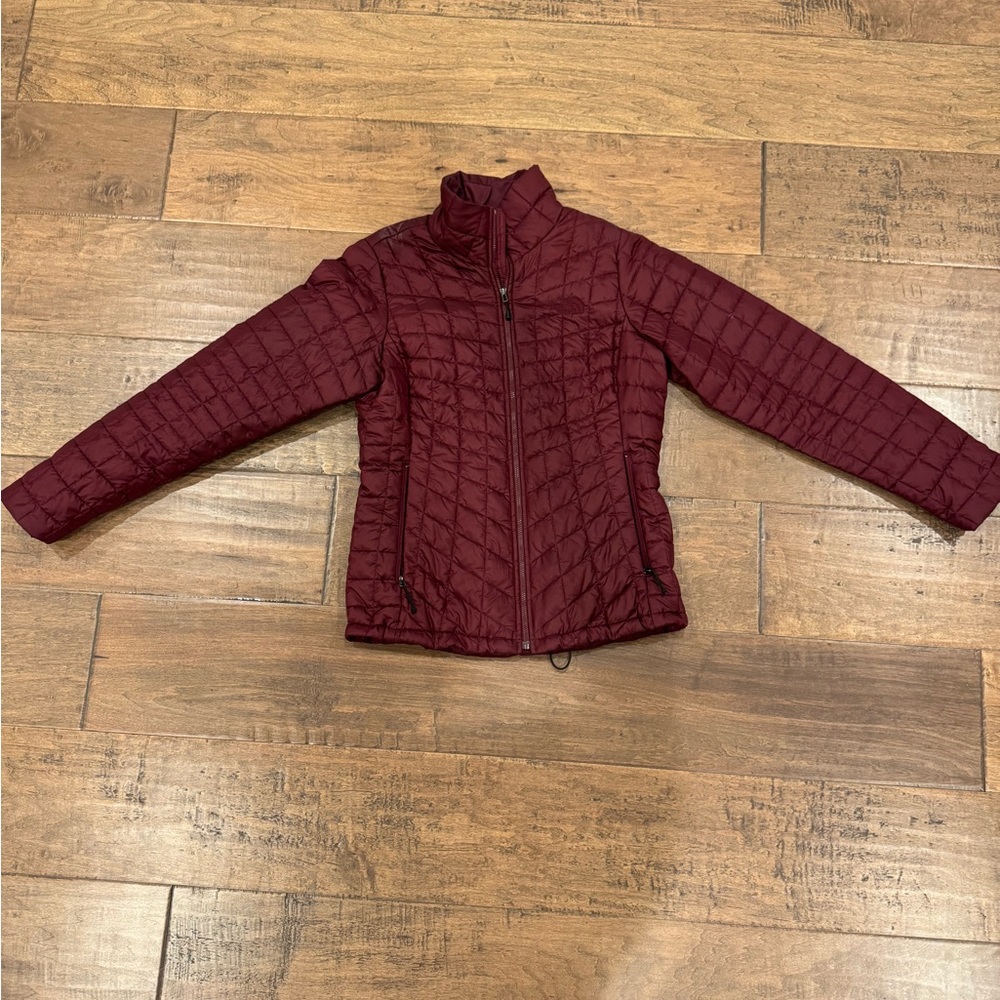 The North Face Women's Quilted Jacket - Burgundy